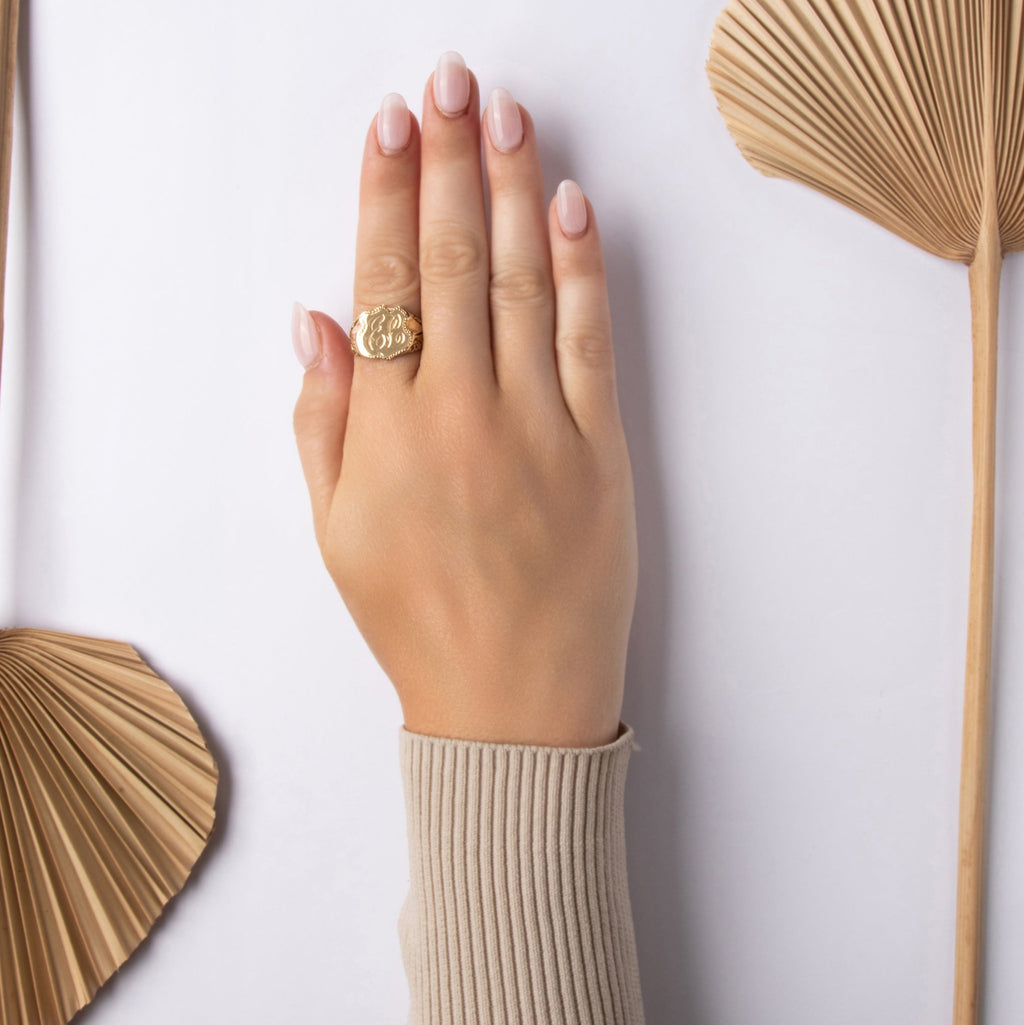 Antique-Style Gold Tone Engraved "EL" Monogram Signet Ring 10.00