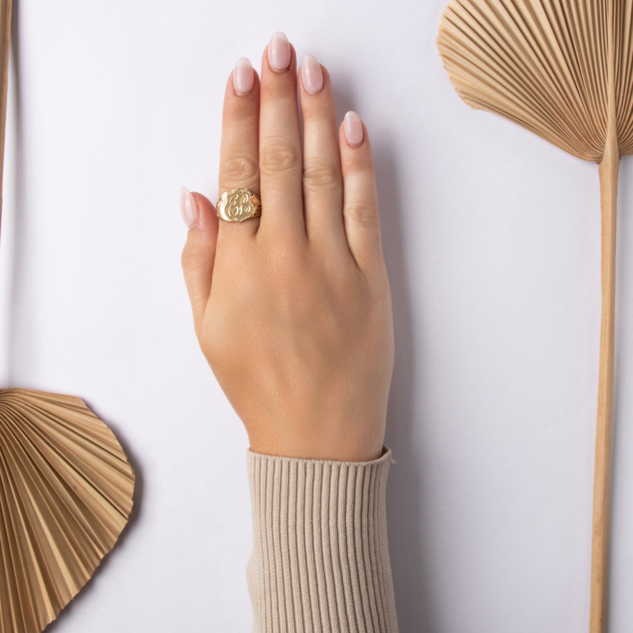 Antique-Style Gold Tone Engraved "EL" Monogram Signet Ring 10.00